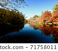 Cloud fountain pond in autumn 71758011