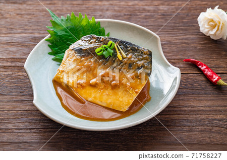 用鯖魚燜鯖魚 用鯖魚燜鯖魚 71758227