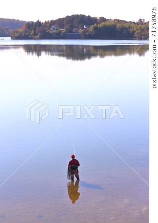 Fisherman on the lake 71758978