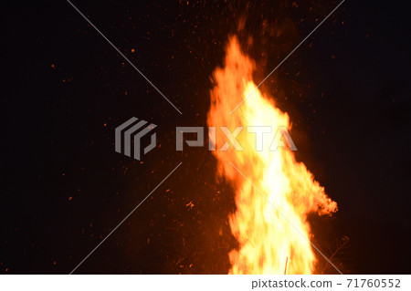 在惡魔火上煮出的火花 在惡魔火上煮出的火花 71760552