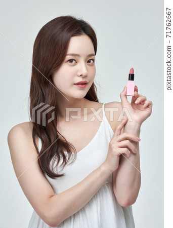 Woman beauty beauty Woman beauty beauty 71762667