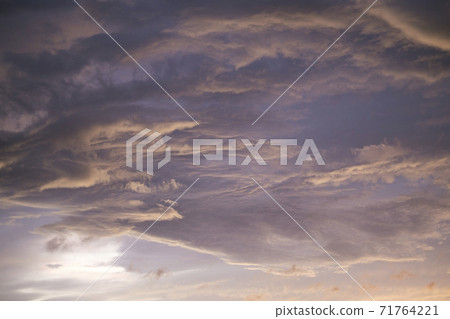 日出的天空 日出的天空 71764221