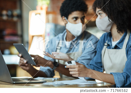 Problems for small business owners and relationship difficulties during COVID-19 epidemic Problems for small business owners and relationship difficulties during COVID-19 epidemic 71766582