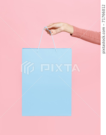 Shopping with pleasure at low prices during huge discounts 71766812