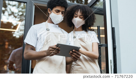 Social distancing, outdoor service and online ordering Social distancing, outdoor service and online ordering 71767220