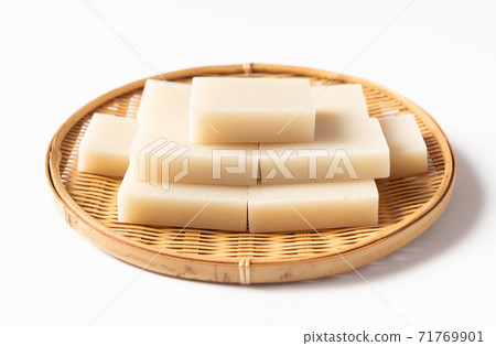 Kakumochi served on a bamboo colander, square mochi, eastern Kakumochi, cutted rice cake Kakumochi served on a bamboo colander, square mochi, eastern Kakumochi, cutted rice cake 71769901
