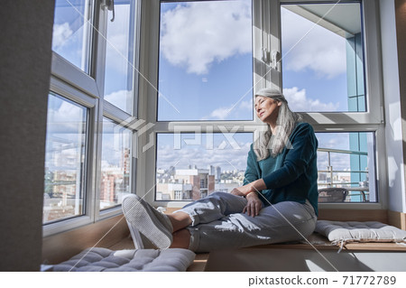 Woman sitting at the floor Woman sitting at the floor 71772789