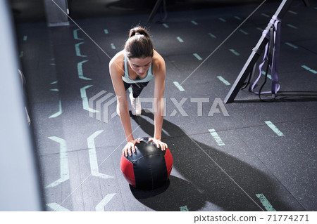 Sporty girl in gym 71774271