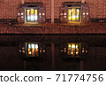Building reflected in the canal of Otaru 71774756