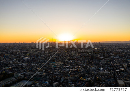 從江戶川眺望“千葉縣”市中心美麗夜景的鳥瞰圖 71775737