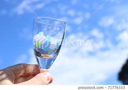 Sky in the glass 71776333