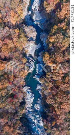 "Tochigi Prefecture" Autumn: Aerial view of Nikko Ryuokyo dyed in autumn colors from a bird's-eye view "Tochigi Prefecture" Autumn: Aerial view of Nikko Ryuokyo dyed in autumn colors from a bird's-eye view 71778181