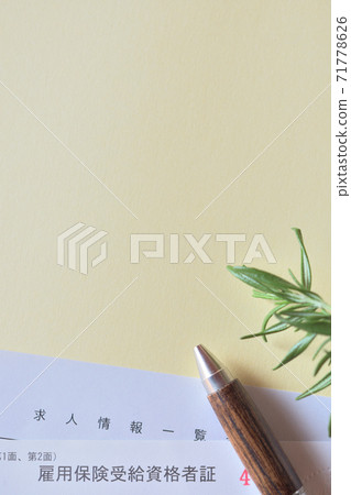 就業保險資格證書和工作信息(黃色背景) 就業保險資格證書和工作信息(黃色背景) 71778626