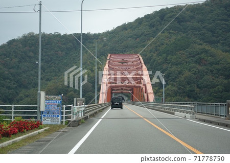 Cross the National Route 218 Zodiac Bridge 71778750