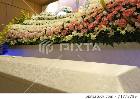 Fashionable flower altar 71778789