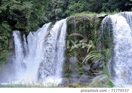 鹿兒島縣蘇市市立部町山區的霧原瀑布 71779537