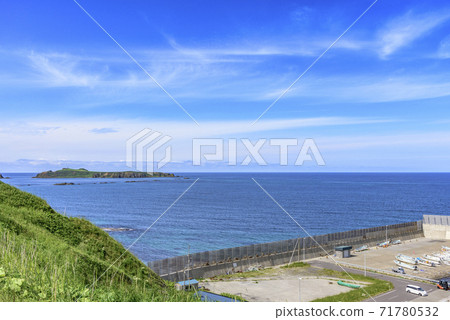 北海道禮文島，斯科特角的一個小漁港 71780532