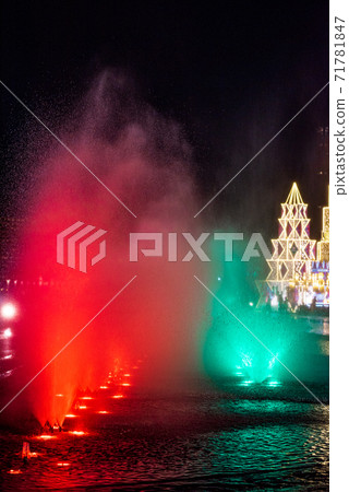 Beautiful famous fountain at night Beautiful famous fountain at night 71781847