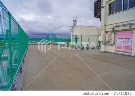 Remains of the earthquake, rooftop of Sendai City Arahama Elementary School 71781923