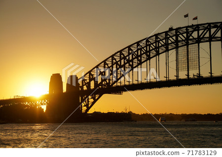 Harbor bridge and evening view 71783129