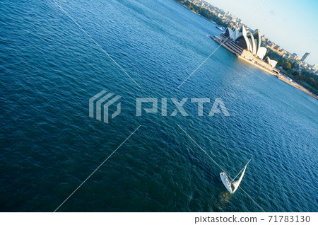 Opera house and yacht in the ocean 71783130