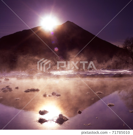 Winter scenery of Okunikko Mitsutokunuma in the midwinter Winter scenery of Okunikko Mitsutokunuma in the midwinter 71785010