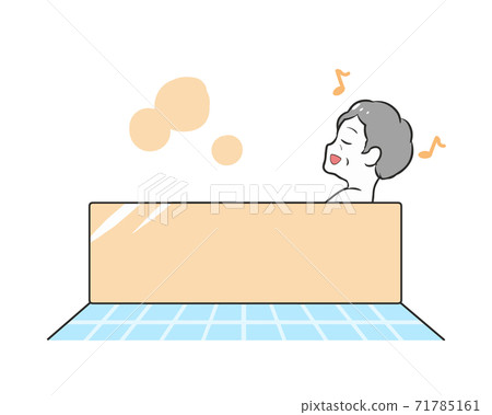 側身老婦在好心情洗個澡 71785161