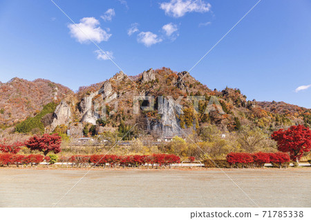 Iwaido Onogami Shibukawa Autumn leaves 71785338