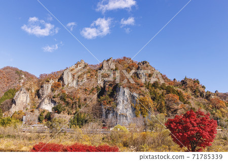 Iwaido Onogami Shibukawa Autumn leaves 71785339