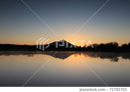 筑波山深秋的日出 71785703