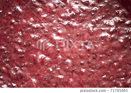 Berry icing for a cake 71785865