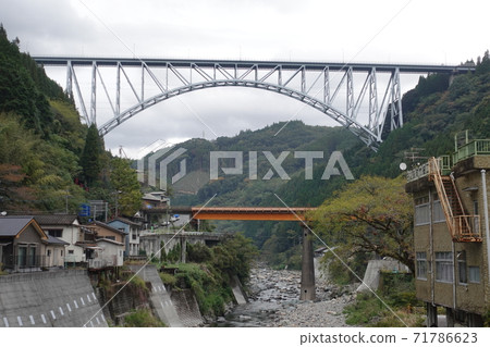 從Hinokage鎮仰望Seiunbashi 71786623