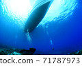 Boat and diver 71787973