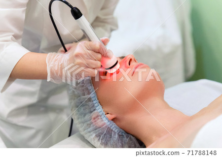 Face lifting with rf lifting 71788148