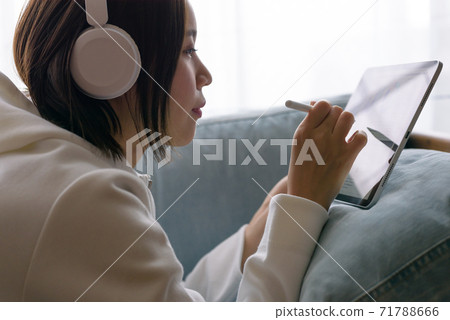 Female portrait 71788666