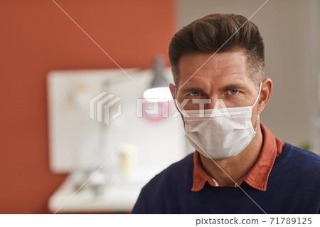 Handsome Mature Man Wearing Mask in Office 71789125