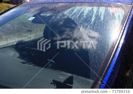 Windshield oil film that appears in the rain or when washing a car Windshield oil film that appears in the rain or when washing a car 71789158