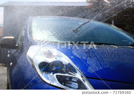 用淋浴沖洗車身 用淋浴沖洗車身 71789160