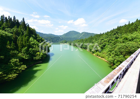 Scenery from the Tadami Line train window from Aizu-Kawaguchi Station to Aizu Station 71790254