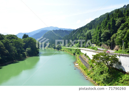 Scenery from the Tadami Line train window from Aizu-Kawaguchi Station to Aizu Station 71790260