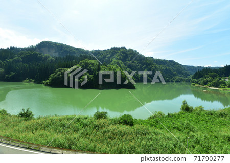 Scenery from the Tadami Line train window from Aizu-Kawaguchi Station to Aizu Station 71790277
