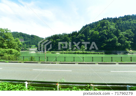 Scenery from the Tadami Line train window from Aizu-Kawaguchi Station to Aizu Station 71790279