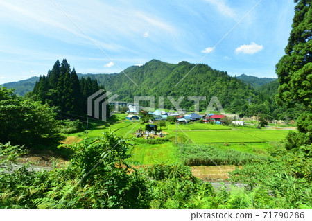 Scenery from the Tadami Line train window from Aizu-Kawaguchi Station to Aizu Station 71790286