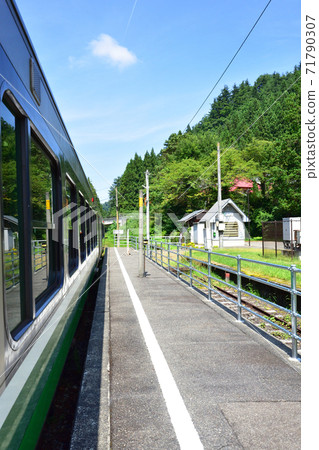 Scenery from the Tadami Line train window from Aizu-Kawaguchi Station to Aizu Station Scenery from the Tadami Line train window from Aizu-Kawaguchi Station to Aizu Station 71790307
