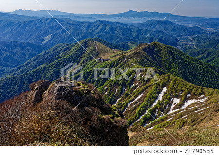 谷川山/西九隆和天神大平/赤城藏河岩石的景色 谷川山/西九隆和天神大平/赤城藏河岩石的景色 71790535