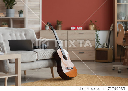 Musicians Room 71790685