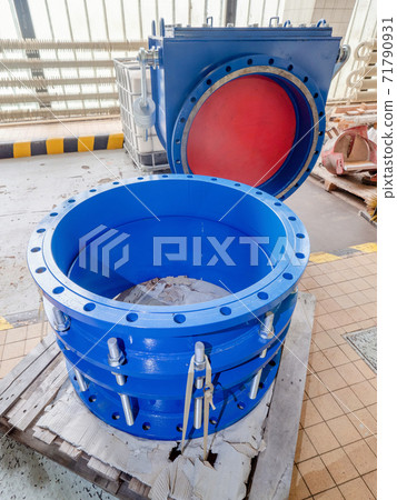 Flange and gate valve. Overhaul of water pump of sewage pump 71790931