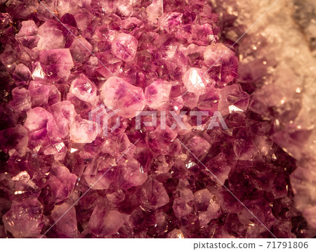 Amethyst quartz (quartz) 71791806