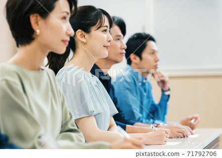 男女參加研討會 男女參加研討會 71792706