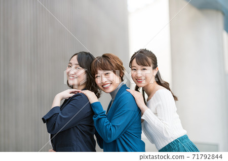 女員工的肖像 71792844